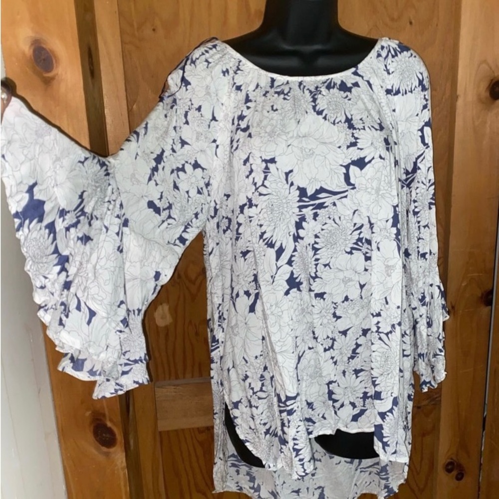 Cupio Bell Sleeve Top